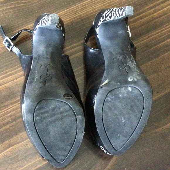 Preowned Black/White Jessica Simpson Peep toe 5’ high Size 7B - Picture 7 of 10